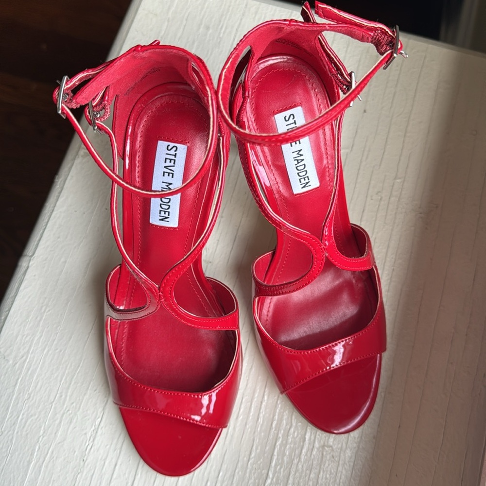 Like New Steve Madden Ace Sandals 7.5 - Picture 10 of 12